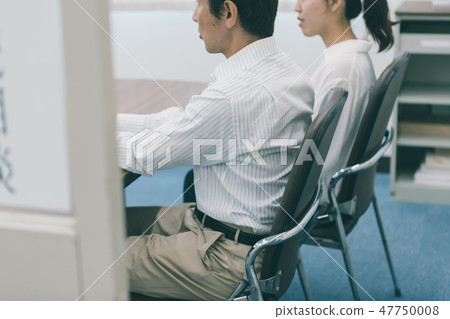 consulting, couple, heterosexual couple 47750008
