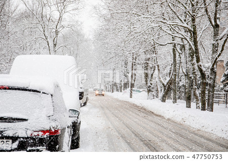 Snowstorm, ice and slippery city streets 47750753