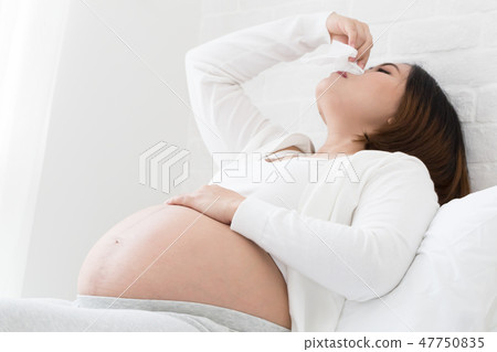Nosebleeds and bleeding gums during pregnancy Nosebleeds and bleeding gums during pregnancy 47750835