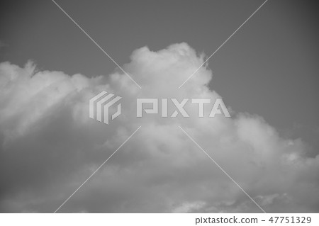 風雲突然的天氣變化，天空和藍雲 47751329