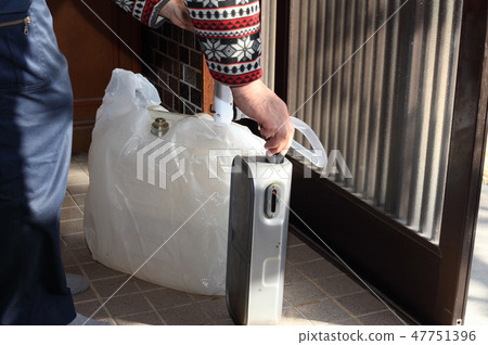 Lubricate kerosene stove 47751396