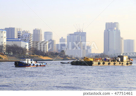 Landscape on the Sumidagawa River Crane Ship Attracted by Tugboat 47751461