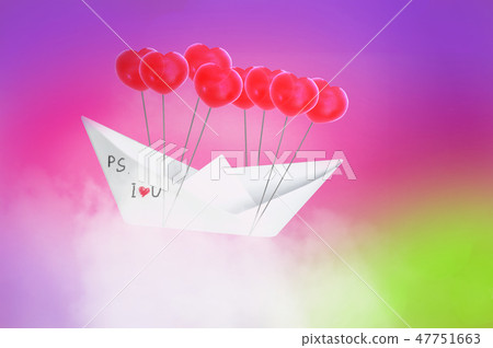 Paper boat with red heart shaped balloon Paper boat with red heart shaped balloon 47751663