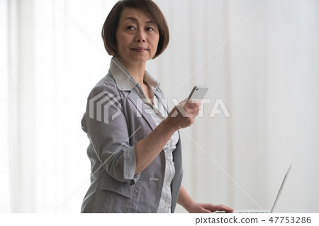 Office ladies Office ladies 47753286