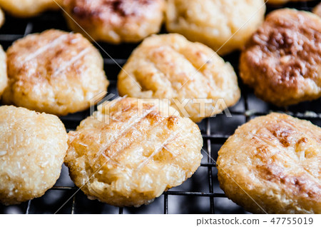 Khao Ji or Khao Jee, Thai grilled sticky rice 47755019