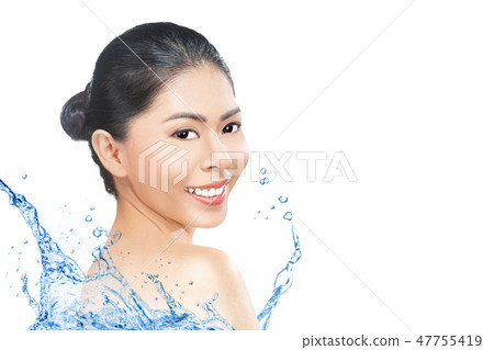 Asian woman with splash of water and fresh skin Asian woman with splash of water and fresh skin 47755419