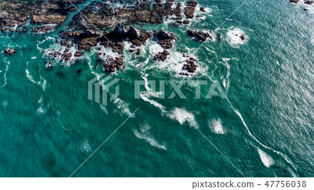 Aerial photograph of the coast 47756038