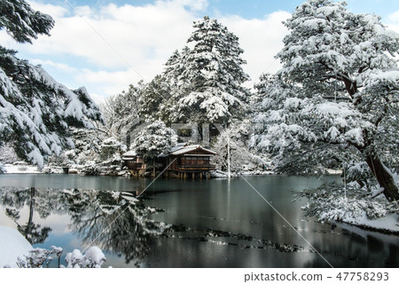 Snow make-up of Kenrokuen 47758293