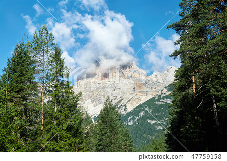 Close up shot of Cortina d'Ampezzo mountains 47759158