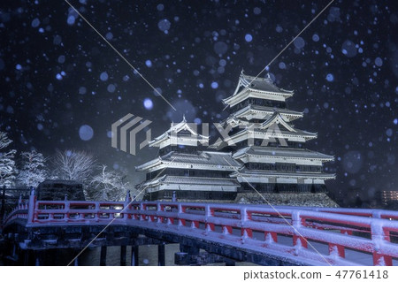Matsumoto Castle Snow dancing 47761418