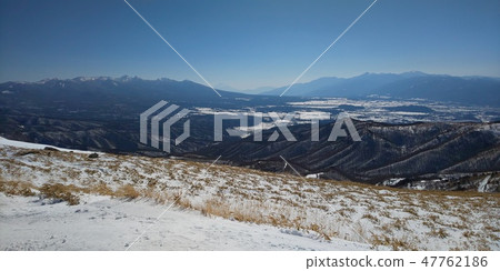 從多雪的山峰的風景 47762186