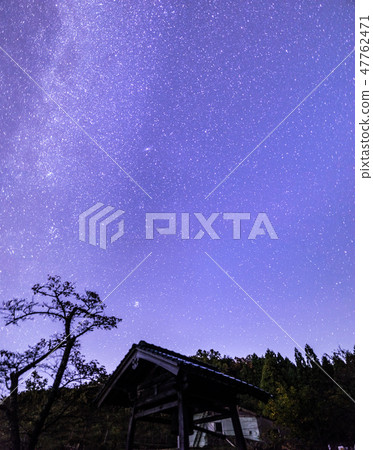 Look up at the starry sky from Kannonji Temple at the foot of Mt. Okurabe! (Wadayama Town, Asago City, Hyogo Prefecture) *Photo location in the comment section Look up at the starry sky from Kannonji Temple at the foot of Mt. Okurabe! (Wadayama Town, Asago City, Hyogo Prefecture) *Photo location in the comment section 47762471