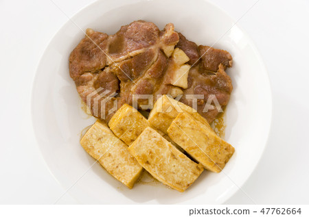 Simmered sweet potato and tofu 47762664