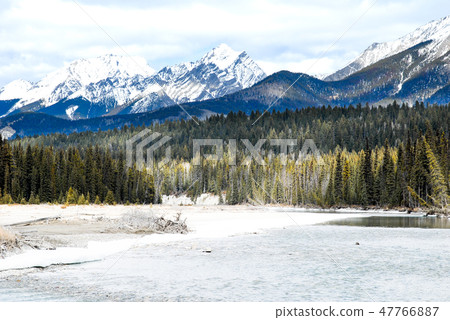 Winter Canadian · Rocky river and mountains of the Cooty National Park Winter Canadian · Rocky river and mountains of the Cooty National Park 47766887