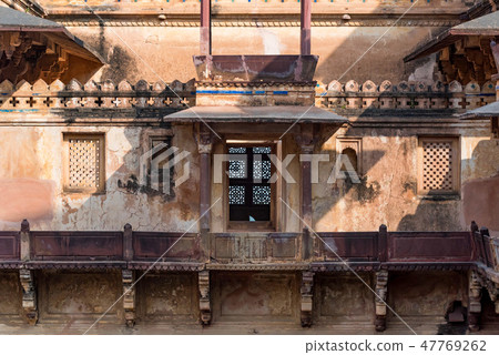 View of Jahangir Mahal or Raja Palace inside Orchha Fort Complex 47769262