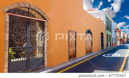 Travel and tourism  in Spanish rural villages. 47770367