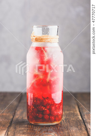 Red currant infused water Red currant infused water 47770717