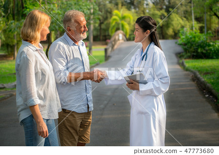 Senior couple talking to nurse or caregiver. 47773680