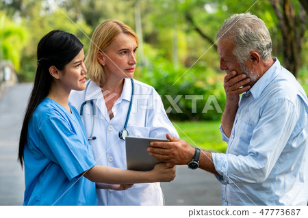 Senior couple talking to nurse or caregiver. 47773687