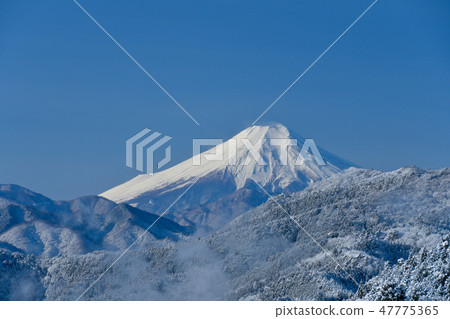 Fuji snow scene 47775365