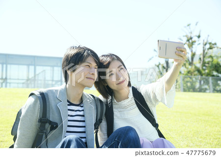 校園生活大學生用智能手機拍照 47775679