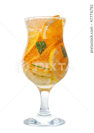 glass of homemade lemonade with sliced lemon 47778792