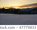 冬天山黃昏在村莊 47779833