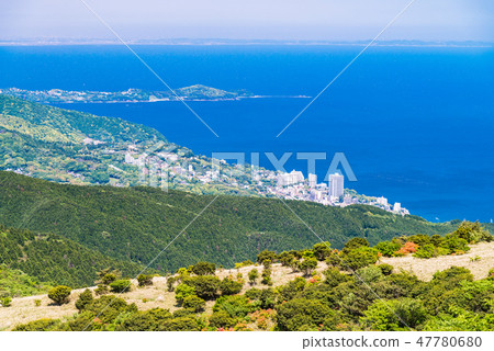 (靜岡縣)在初夏的伊豆天際線上您想要的熱海方向 (靜岡縣)在初夏的伊豆天際線上您想要的熱海方向 47780680