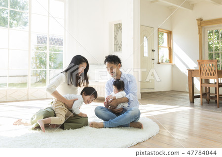 Family Living 47784044