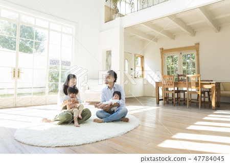 Family Living 47784045