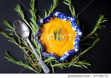 pumpkin soup in a plate 47786772