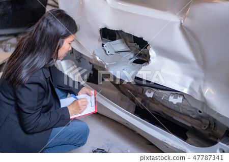 Women are checking cars for accidents 47787341
