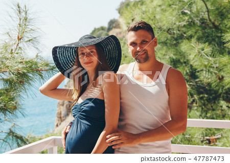 Valentine's day: a man hugs a woman 47787473