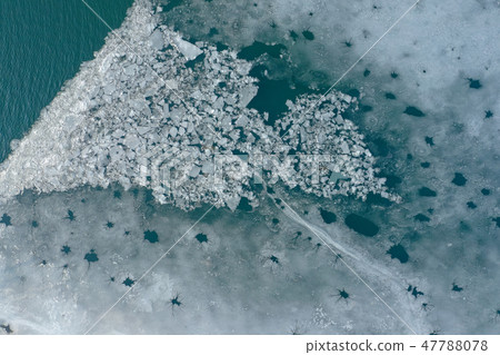 Glacier Lagoon with icebergs from above. 47788078