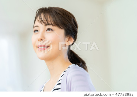 Young lady internet girls lifestyle female portrait 47788982