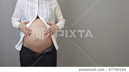 產婦照片/白襯衫/正面 產婦照片/白襯衫/正面 47789164
