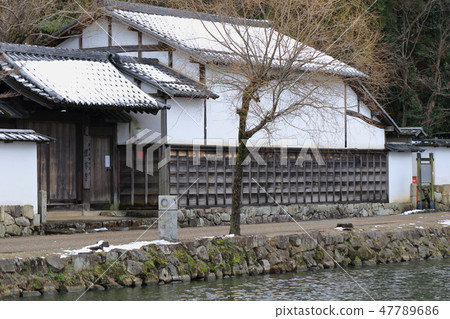 這是滋賀縣彥根市的一座墓葬 47789686