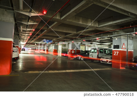 Underground Garage 47790018