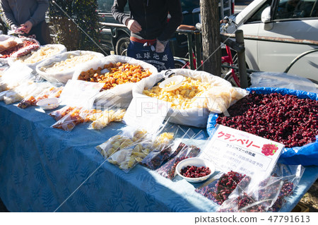 Dried fruit (cranberry, apple, apricot) Dried fruit (cranberry, apple, apricot) 47791613