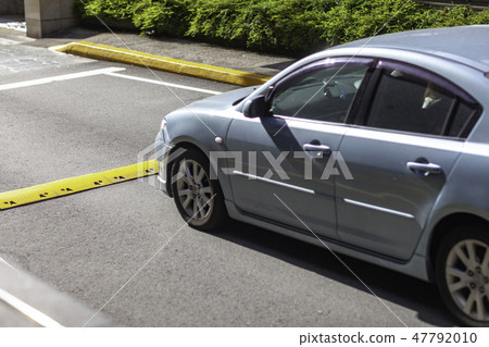減速車道一般道路駕駛道路標誌禁止駕駛駕駛自行車警察違反交通法 減速車道一般道路駕駛道路標誌禁止駕駛駕駛自行車警察違反交通法 47792010