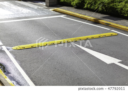 減速車道一般道路駕駛道路標誌禁止駕駛駕駛自行車警察違反交通法 47792011