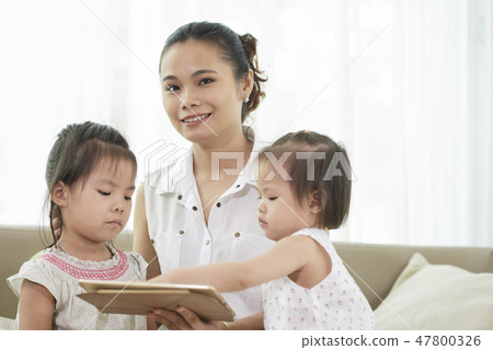 Nurse and children 47800326