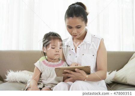 Mother showing mobile app 47800351