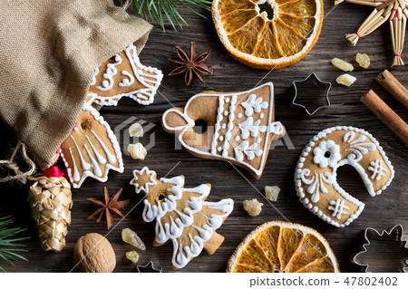 Christmas background with gingerbread cookies 47802402
