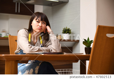 Dining table Female housed housewife Dining table Female housed housewife 47802513