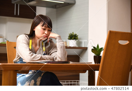 Dining table Female housed housewife Dining table Female housed housewife 47802514
