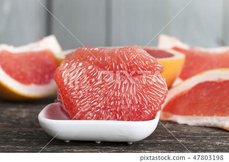 peeled red grapefruit 47803198