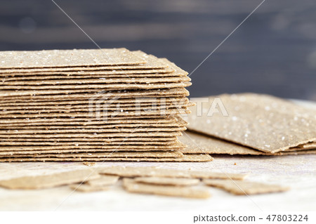 rye crispbread 47803224