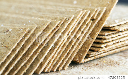 rye crispbread 47803225