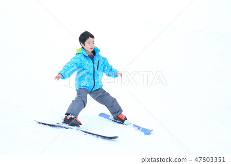 孩子們喜歡滑雪 孩子們喜歡滑雪 47803351